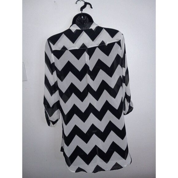 Black and white Rue 21 blouse - Picture 3 of 4